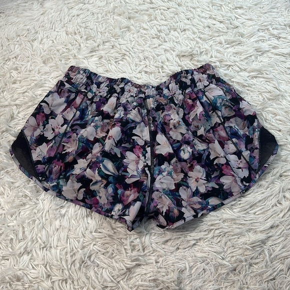 Lululemon Hotty Hot Short II *2.5" Utopia Multi / Deep Phantom - Picture 5 of 6